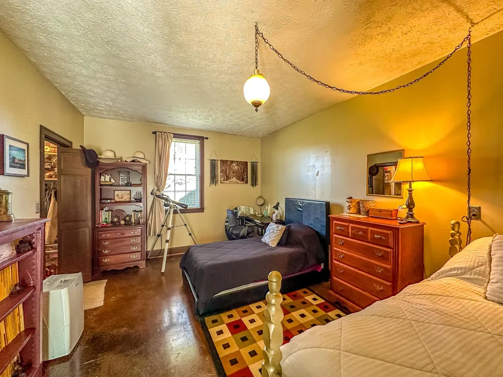 7581 Mcwhorter Road London KY 40741
