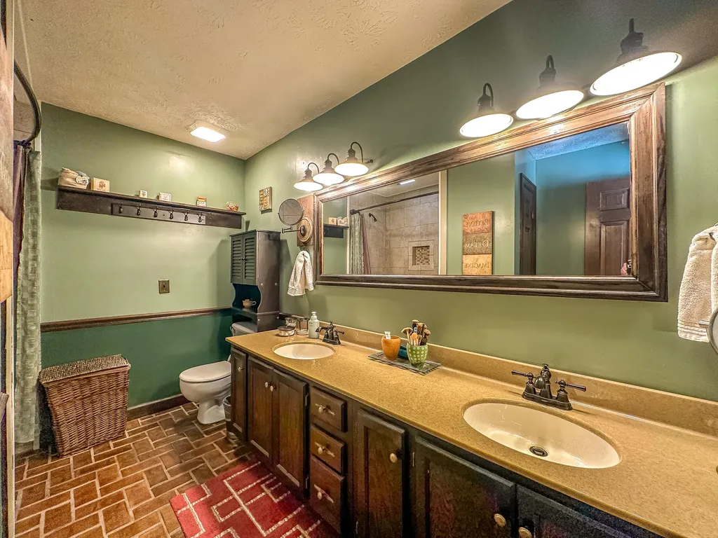7581 Mcwhorter Road London KY 40741