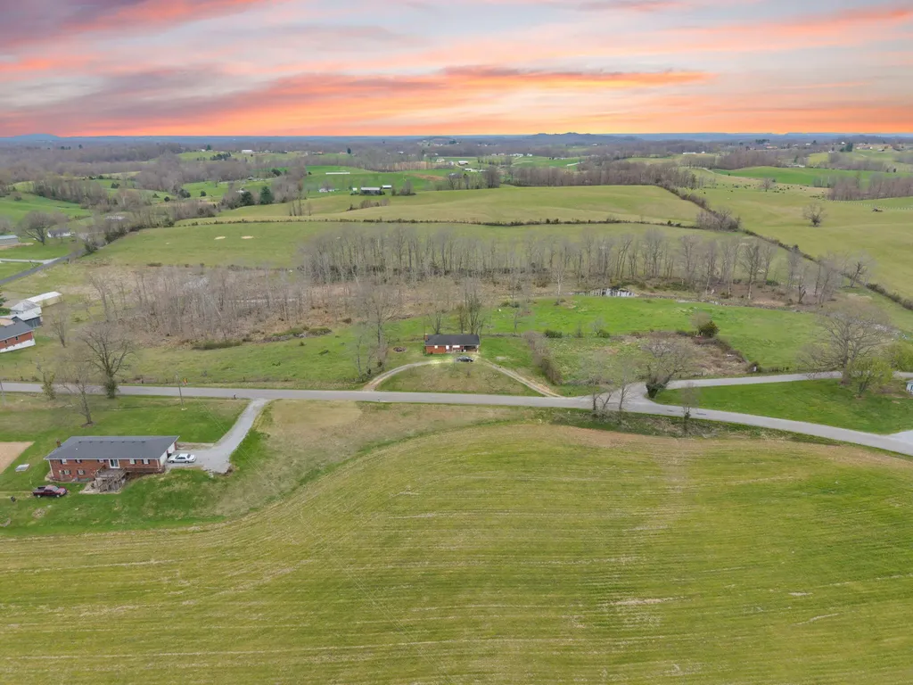 2690 Pond School Road Kings Mountain KY 40442