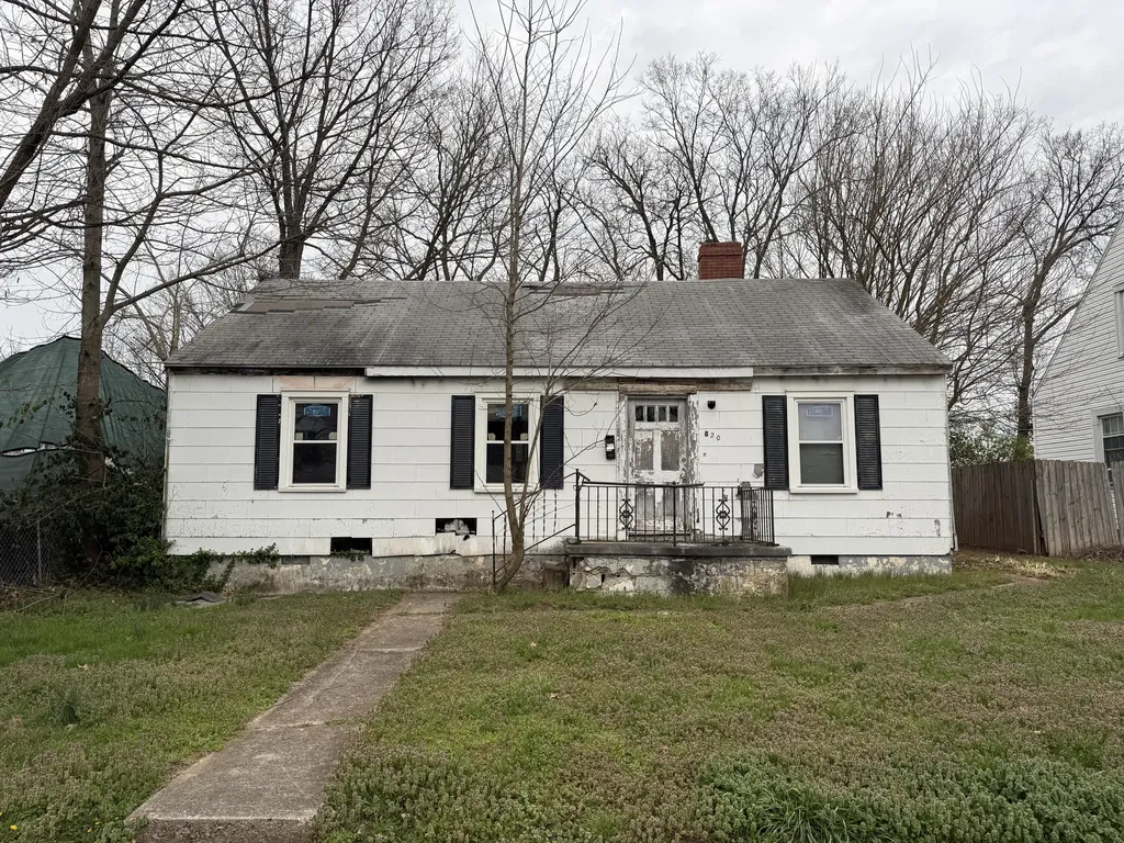 820 Walker Avenue Paris KY 40361