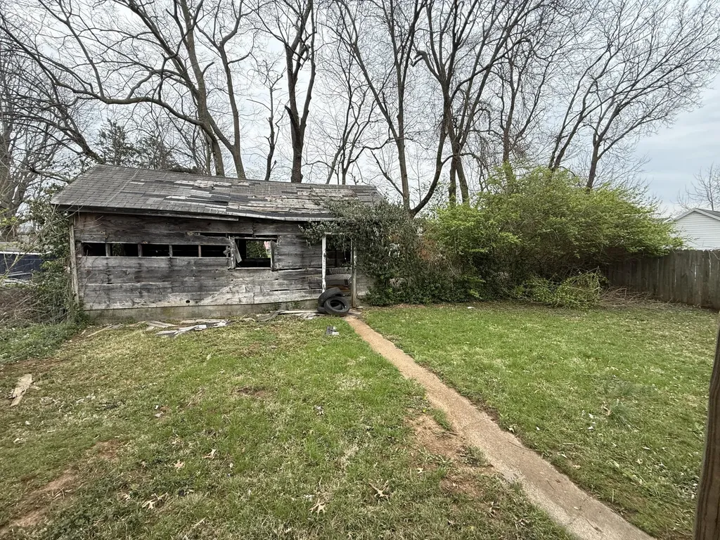 820 Walker Avenue Paris KY 40361