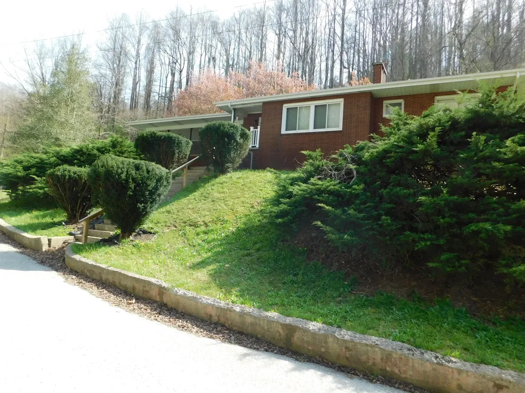 116 Wolf Hollow Road Baxter KY 40806