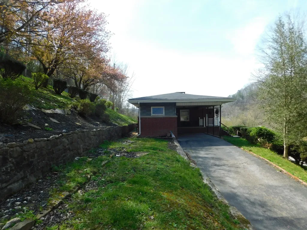 116 Wolf Hollow Road Baxter KY 40806