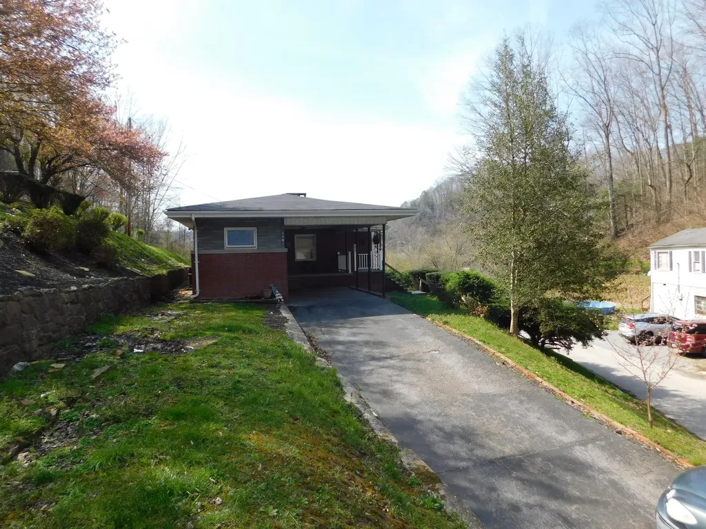 116 Wolf Hollow Road Baxter KY 40806