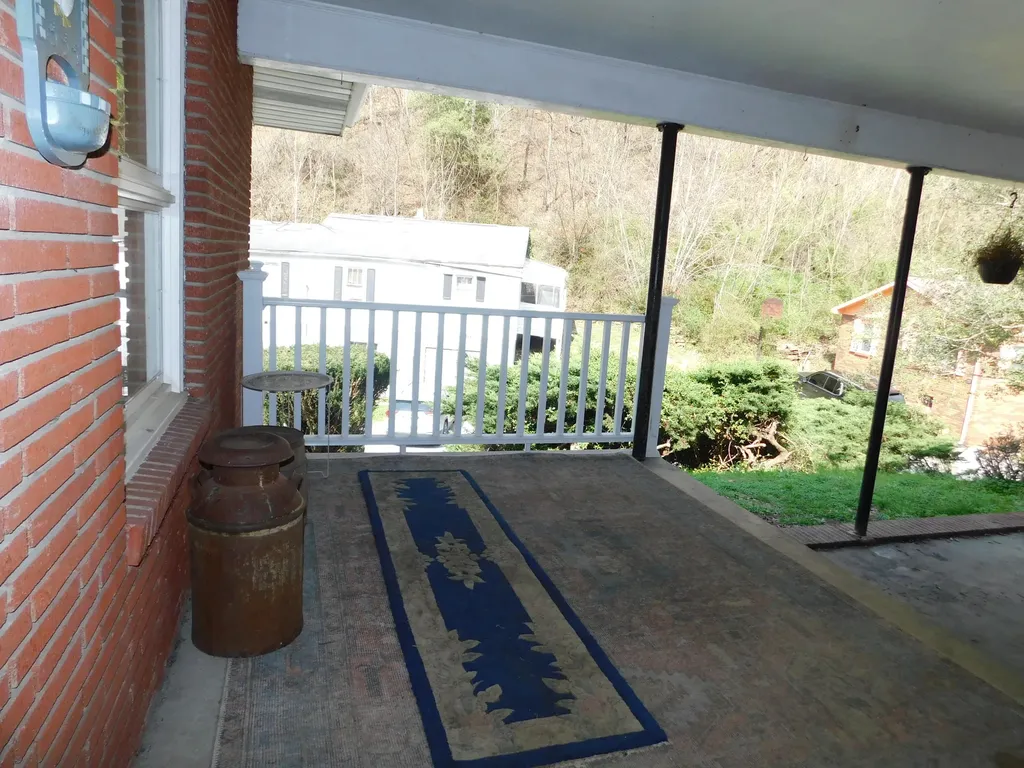 116 Wolf Hollow Road Baxter KY 40806