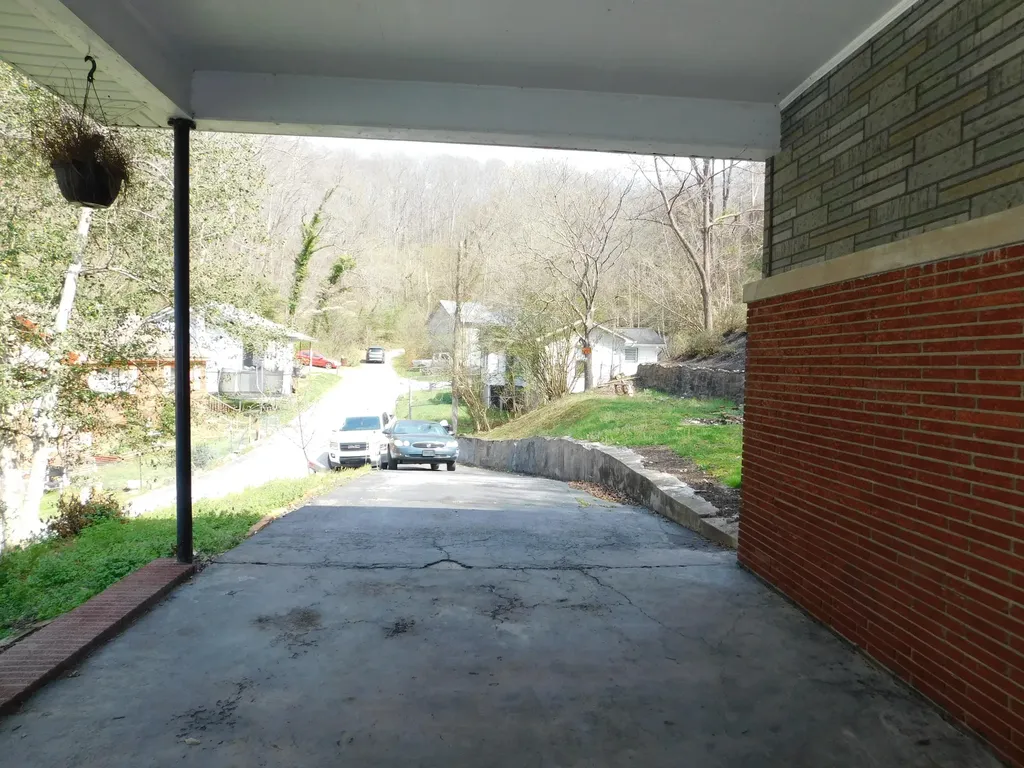 116 Wolf Hollow Road Baxter KY 40806