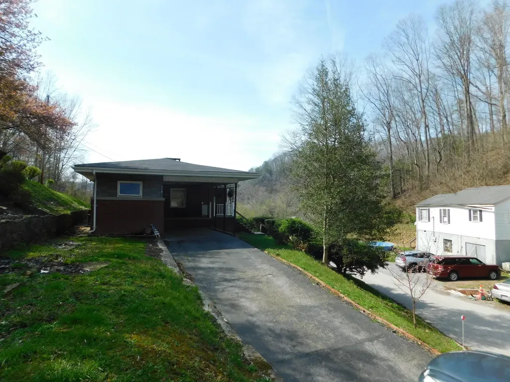 116 Wolf Hollow Road Baxter KY 40806