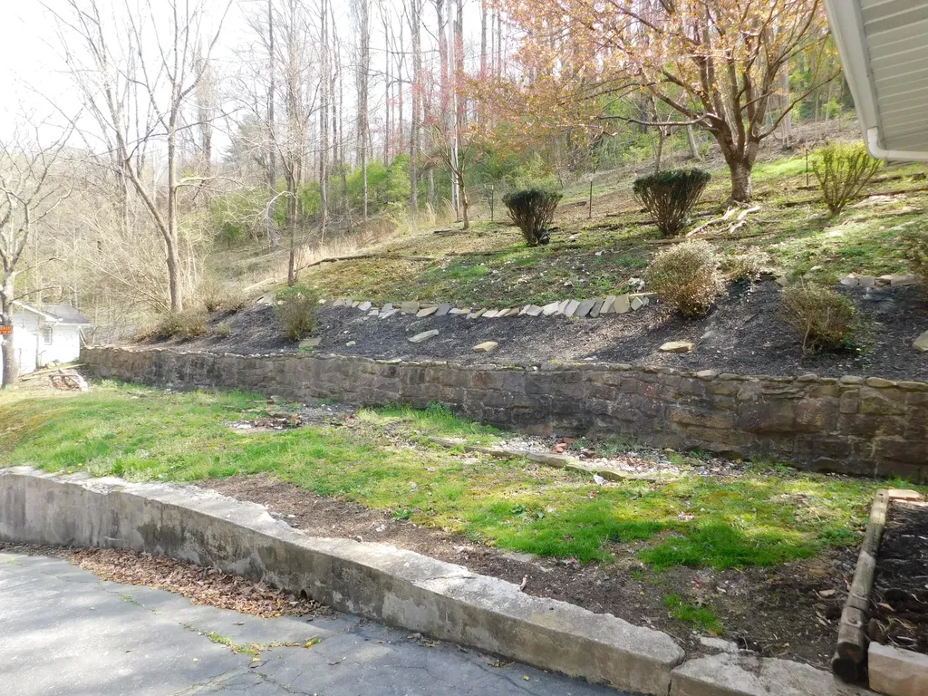 116 Wolf Hollow Road Baxter KY 40806