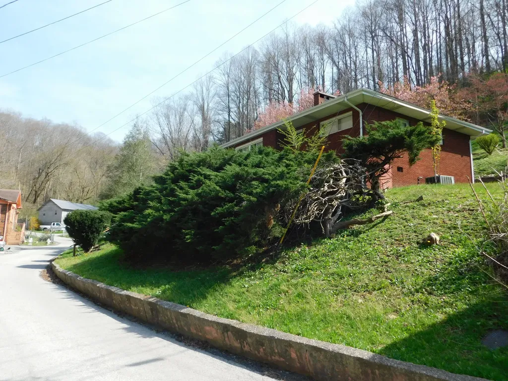 116 Wolf Hollow Road Baxter KY 40806