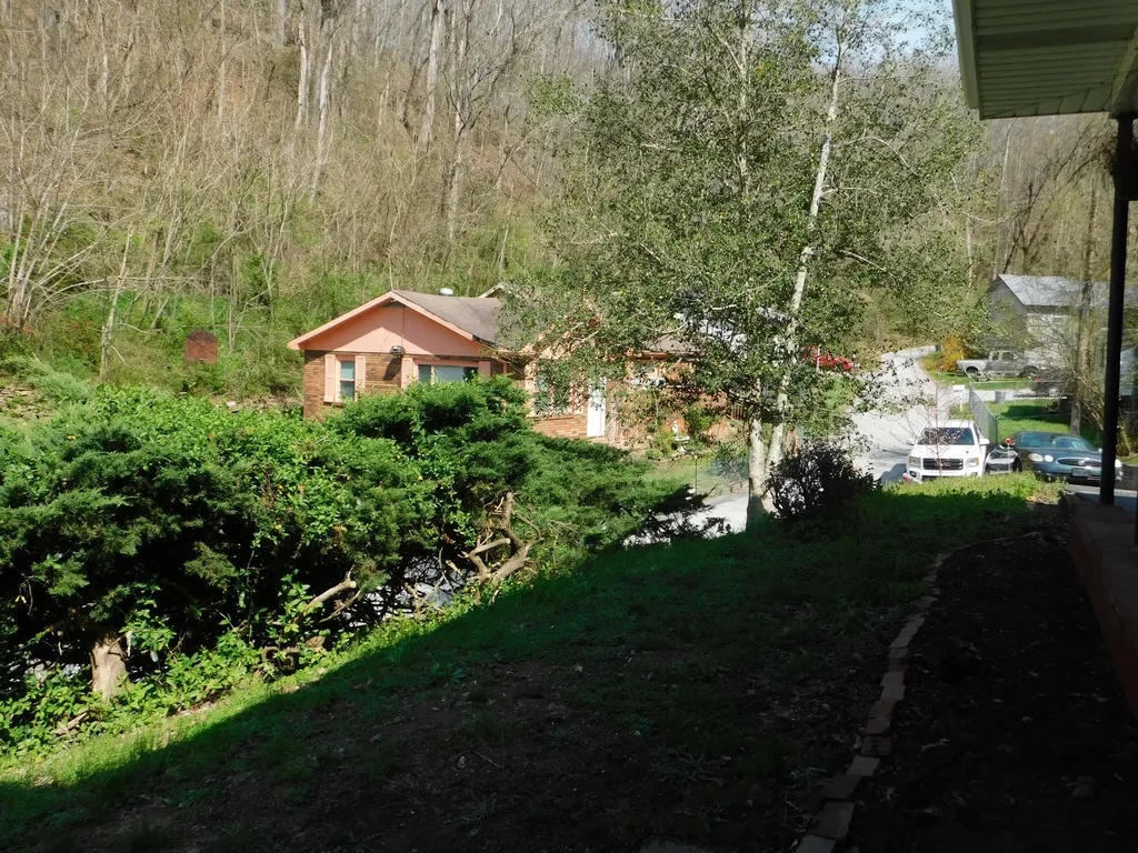 116 Wolf Hollow Road Baxter KY 40806