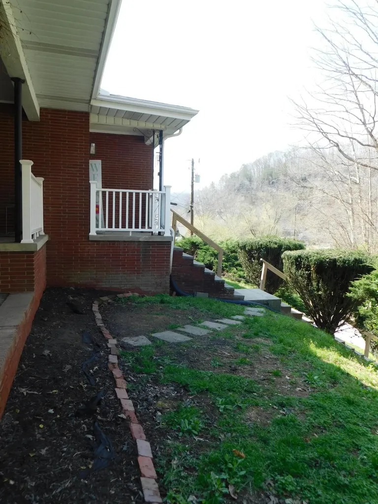 116 Wolf Hollow Road Baxter KY 40806
