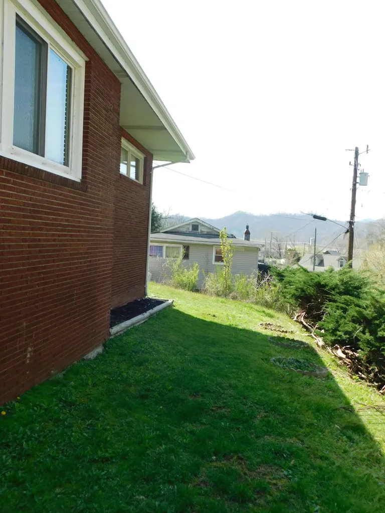 116 Wolf Hollow Road Baxter KY 40806