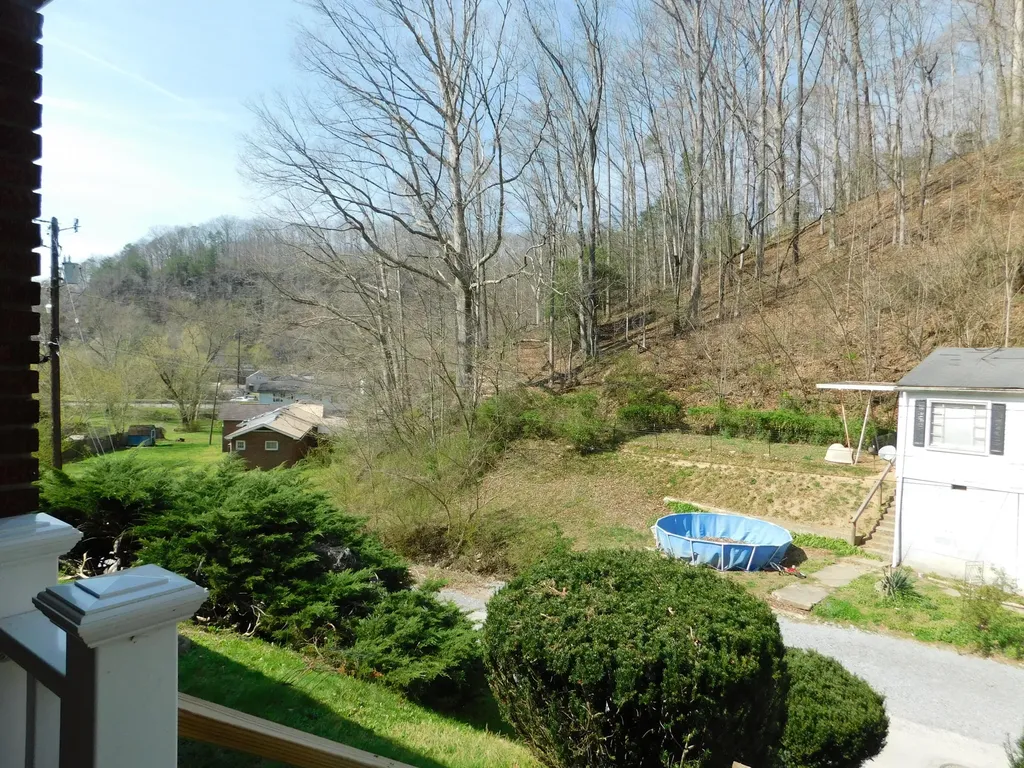 116 Wolf Hollow Road Baxter KY 40806