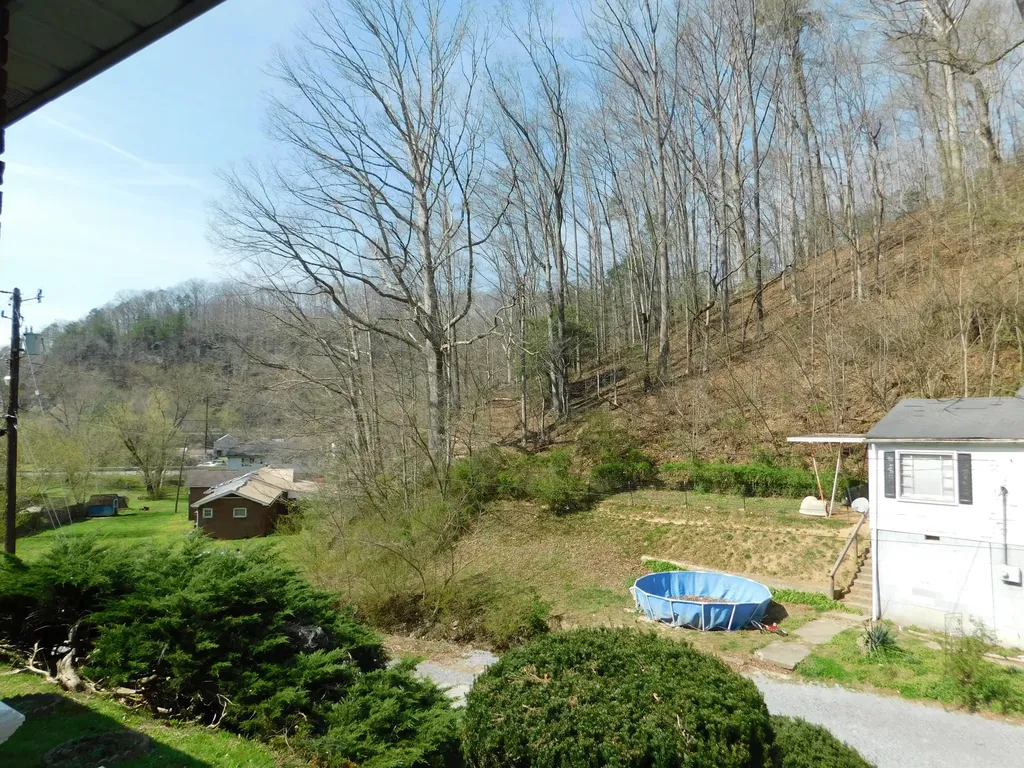 116 Wolf Hollow Road Baxter KY 40806