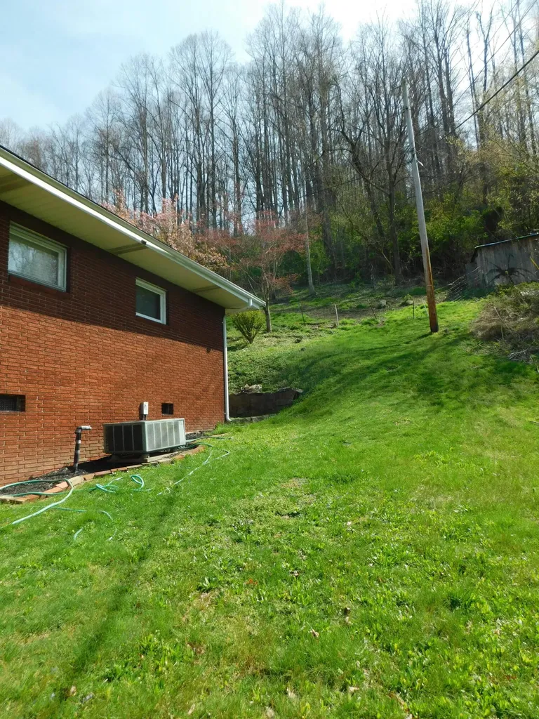 116 Wolf Hollow Road Baxter KY 40806