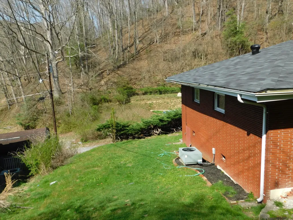 116 Wolf Hollow Road Baxter KY 40806