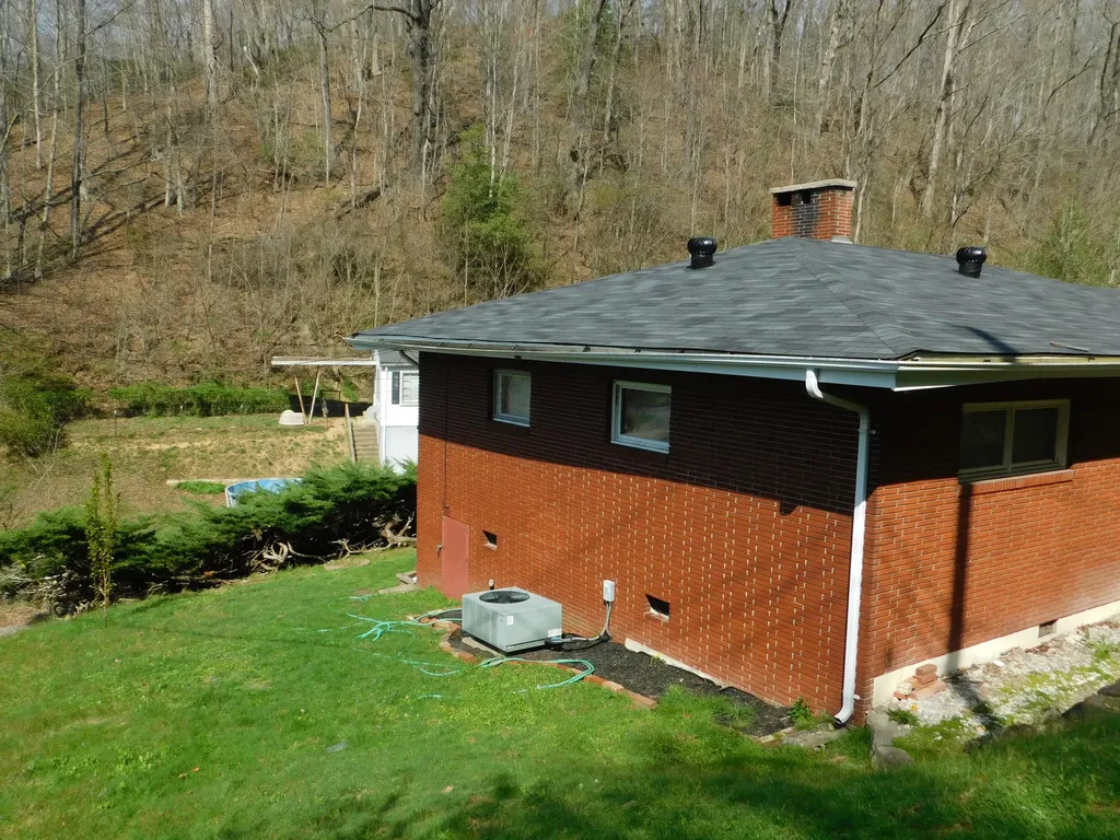 116 Wolf Hollow Road Baxter KY 40806