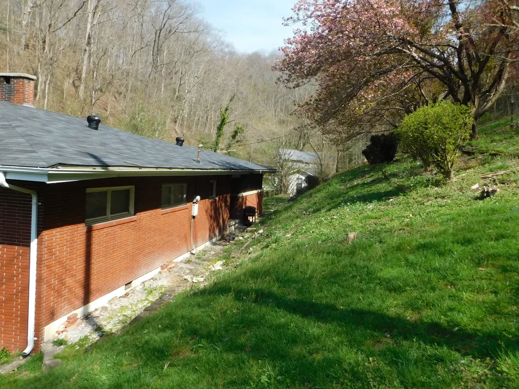 116 Wolf Hollow Road Baxter KY 40806