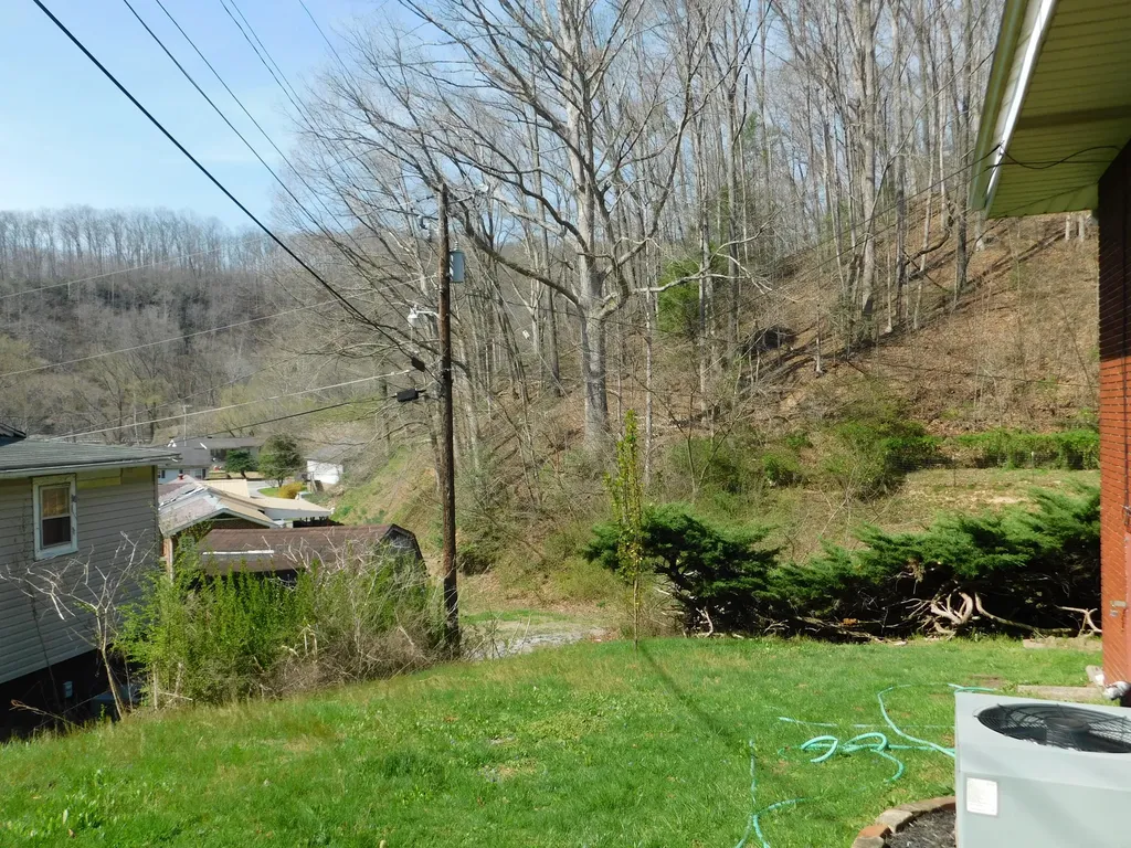 116 Wolf Hollow Road Baxter KY 40806