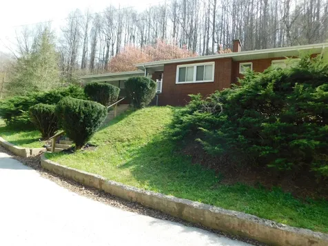 116 Wolf Hollow Road Baxter KY 40806