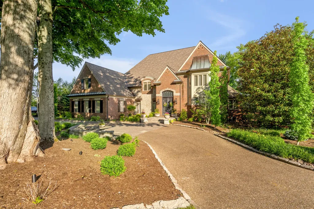 1884 Honey Spring Place Lexington KY 40502