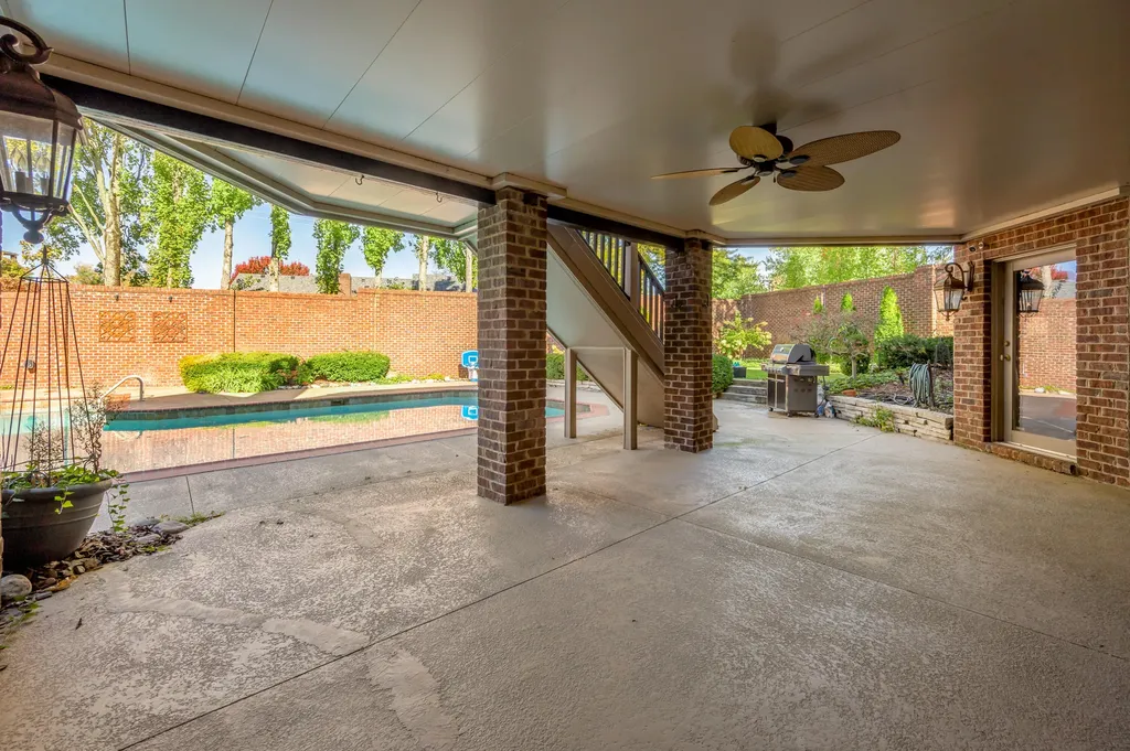 1884 Honey Spring Place Lexington KY 40502