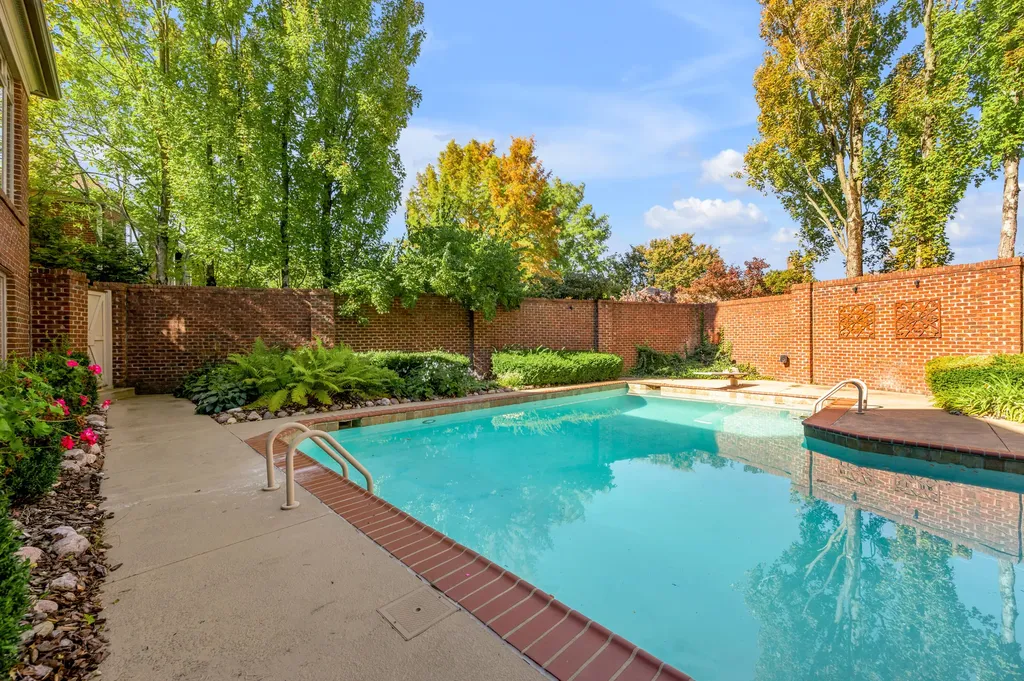 1884 Honey Spring Place Lexington KY 40502