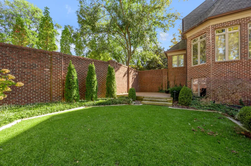 1884 Honey Spring Place Lexington KY 40502