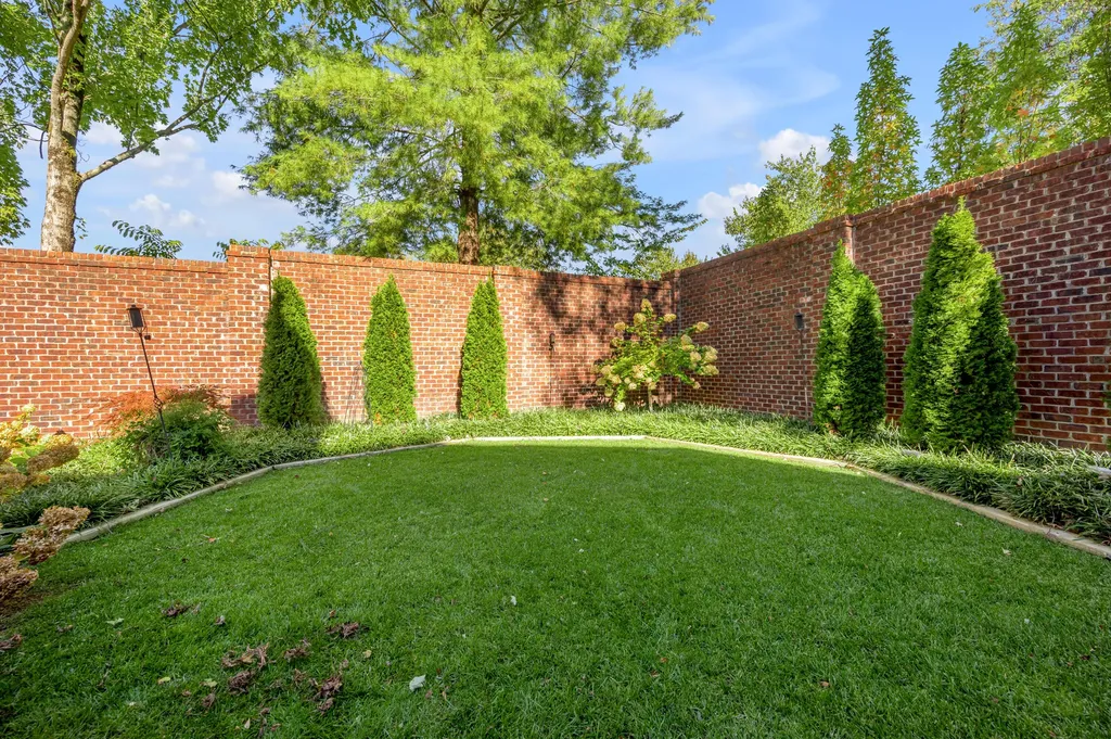 1884 Honey Spring Place Lexington KY 40502