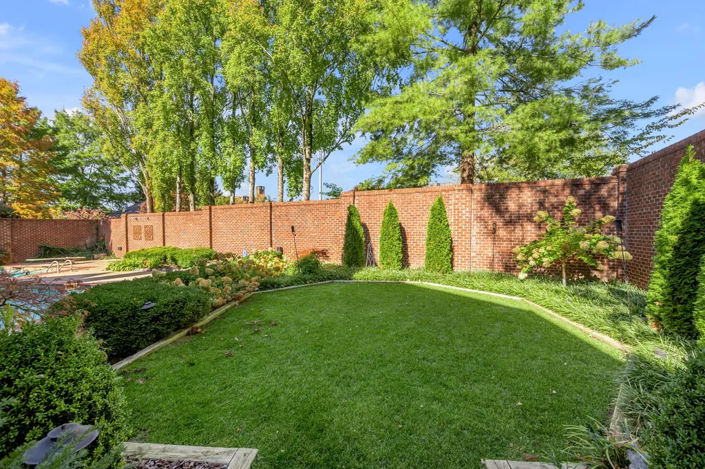 1884 Honey Spring Place Lexington KY 40502