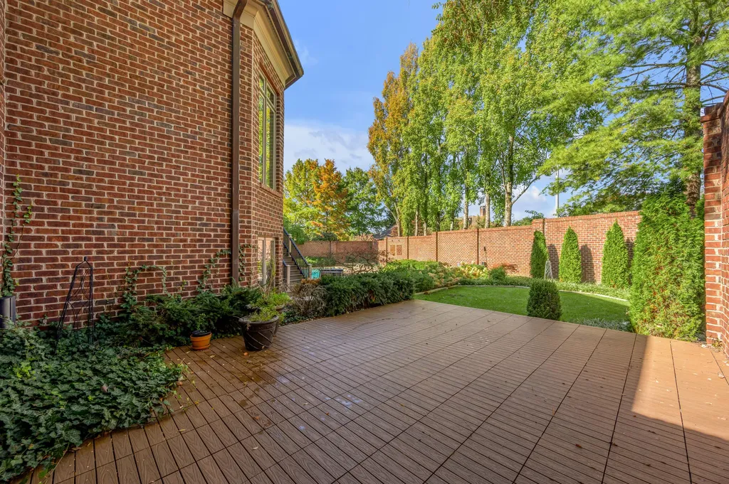 1884 Honey Spring Place Lexington KY 40502