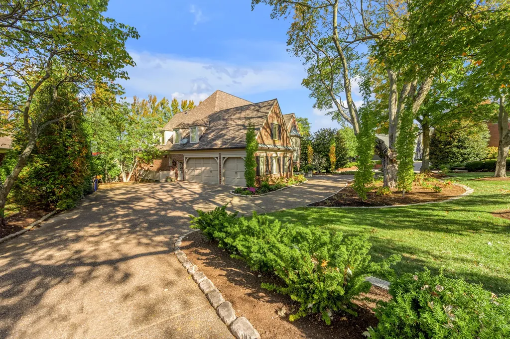 1884 Honey Spring Place Lexington KY 40502