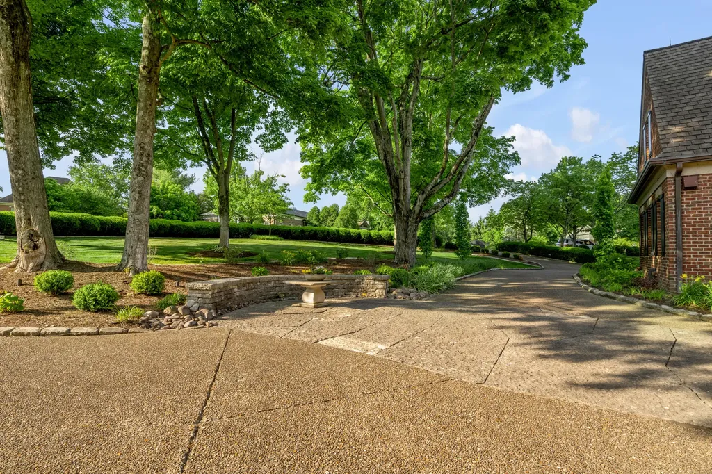 1884 Honey Spring Place Lexington KY 40502