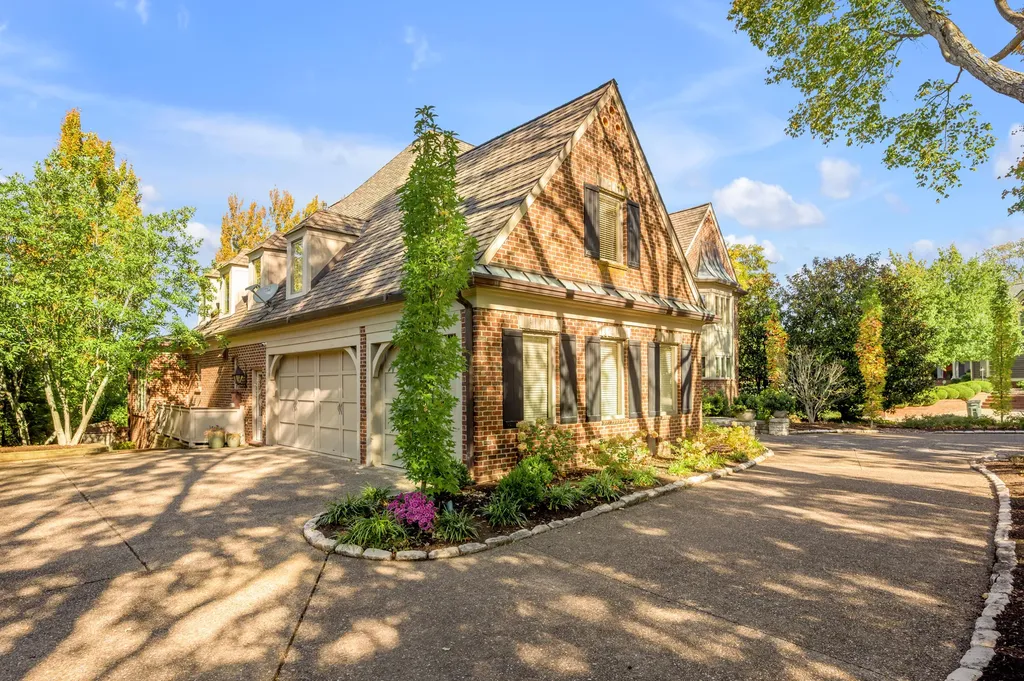 1884 Honey Spring Place Lexington KY 40502