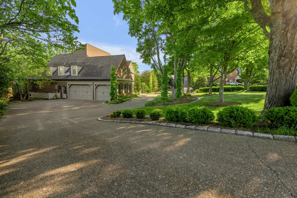 1884 Honey Spring Place Lexington KY 40502