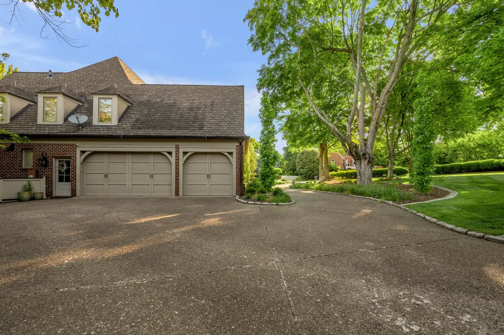1884 Honey Spring Place Lexington KY 40502
