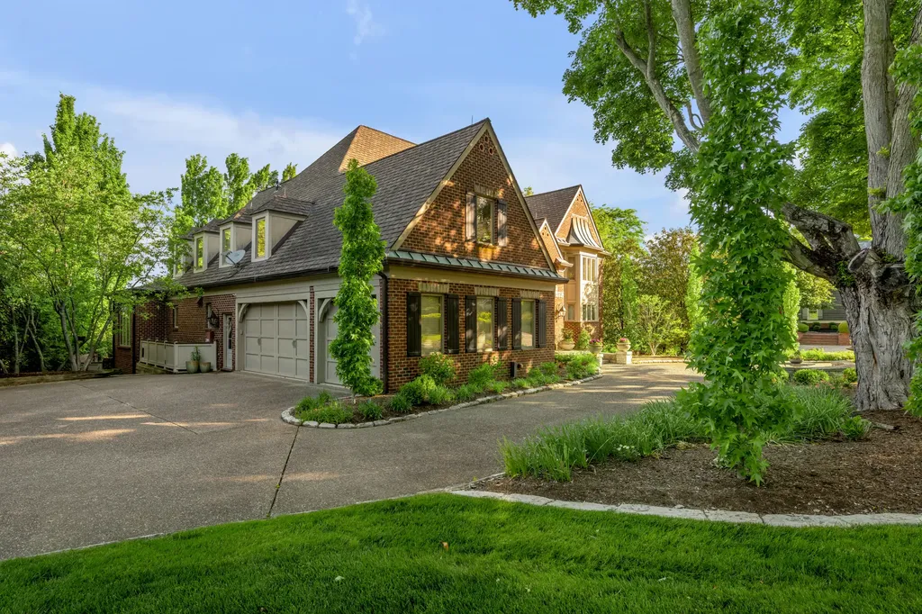 1884 Honey Spring Place Lexington KY 40502