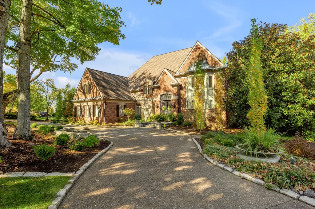 1884 Honey Spring Place Lexington KY 40502
