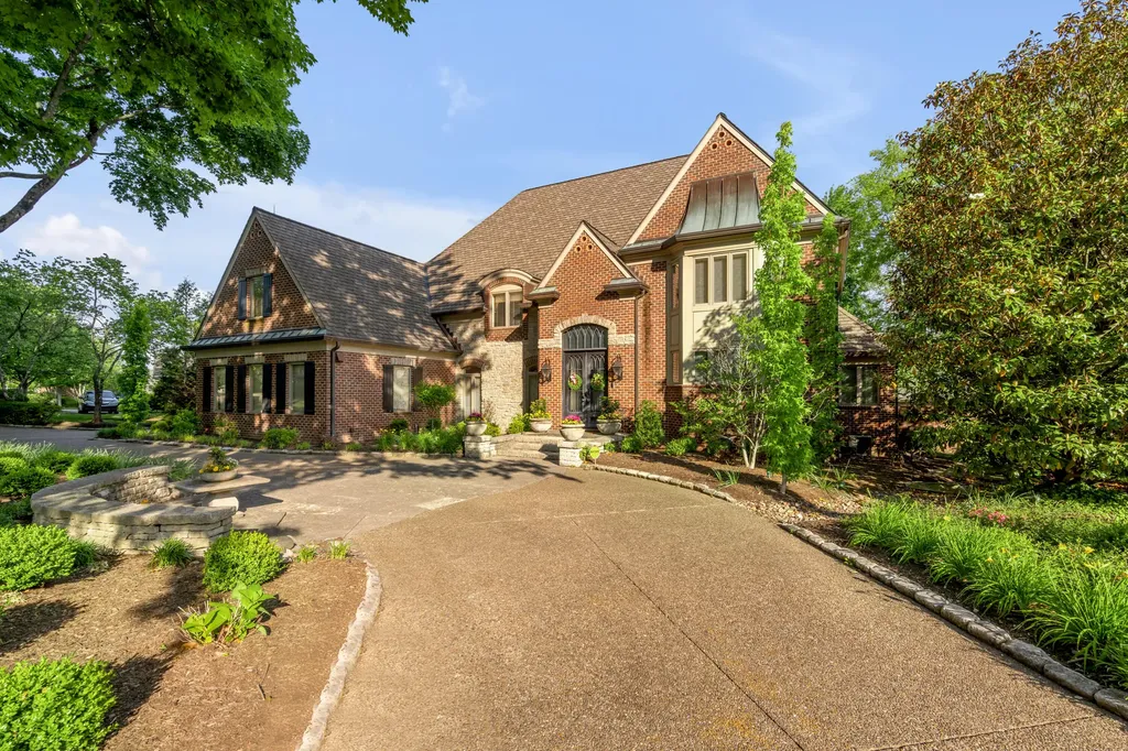 1884 Honey Spring Place Lexington KY 40502