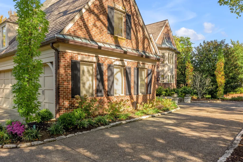 1884 Honey Spring Place Lexington KY 40502