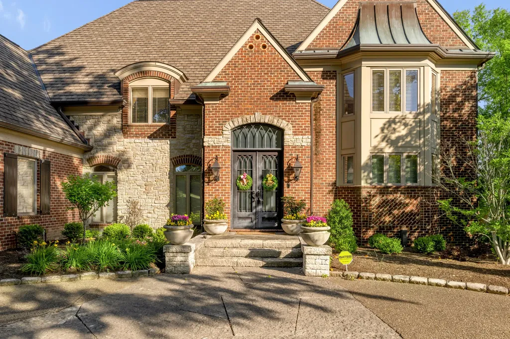 1884 Honey Spring Place Lexington KY 40502
