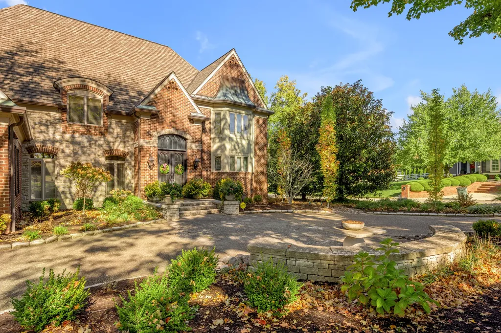 1884 Honey Spring Place Lexington KY 40502
