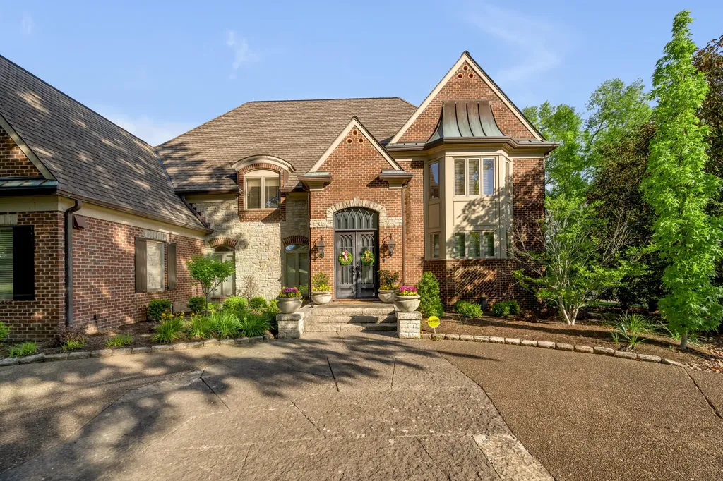 1884 Honey Spring Place Lexington KY 40502