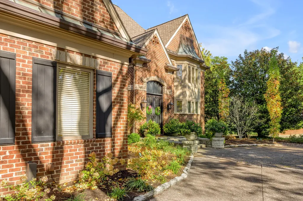 1884 Honey Spring Place Lexington KY 40502