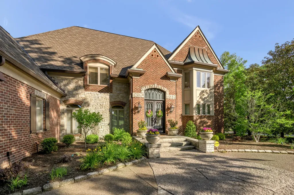 1884 Honey Spring Place Lexington KY 40502