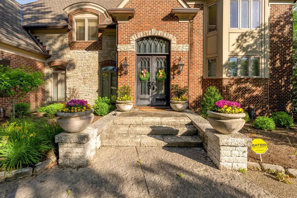 1884 Honey Spring Place Lexington KY 40502