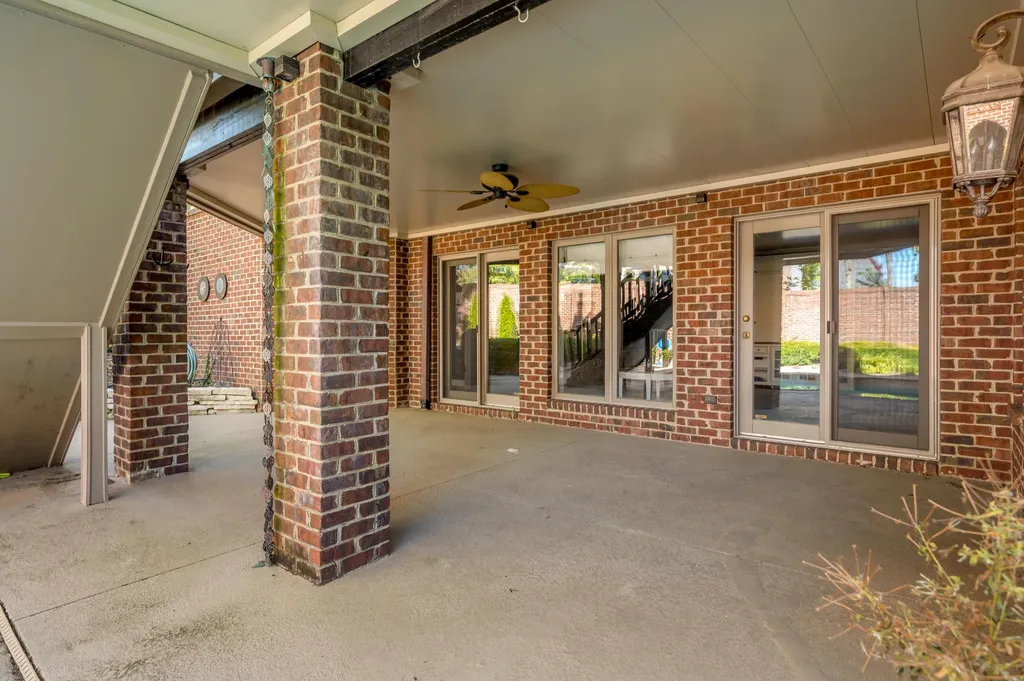 1884 Honey Spring Place Lexington KY 40502