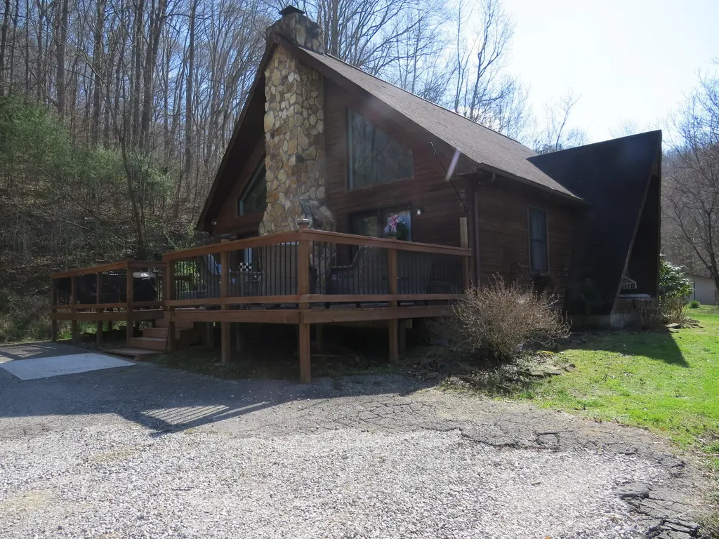 142 Noeville Hollow Road Barbourville KY 40906