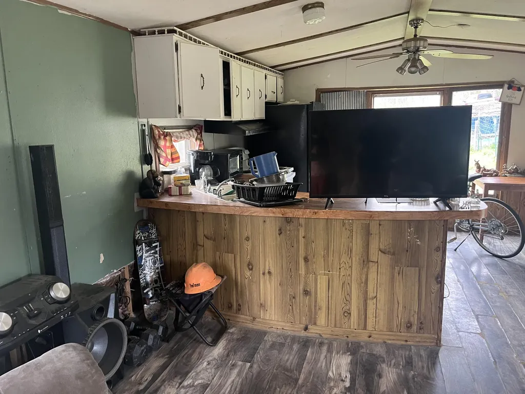 617 Walk Log Branch Road Beattyville KY 41311