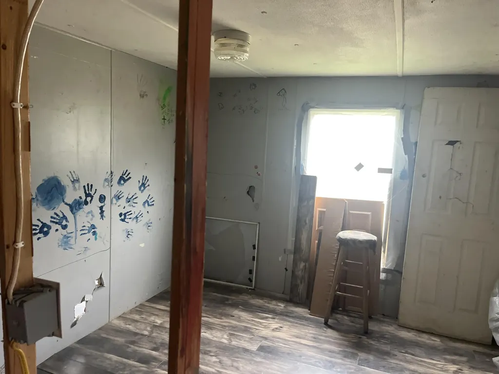 617 Walk Log Branch Road Beattyville KY 41311